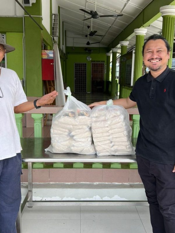 Sumbangan ke Surau An-Najahiyah Seksyen 19