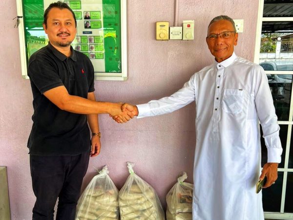 Sumbangan ke Surau Madrasah Falahiah, Kg Melayu Subang Tambahan